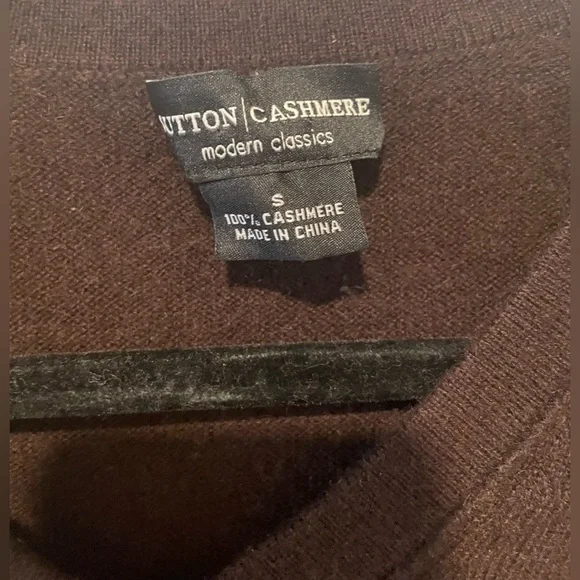 Sutton 100% Cashmere Womens
Modern Classics V-Neck. Excellent Condition - Picture 3 of 3